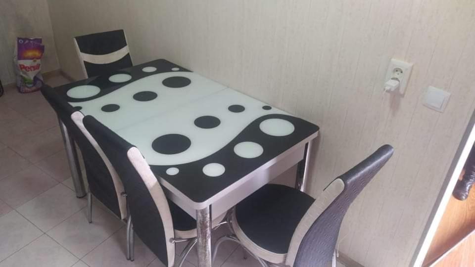 Lana Apartment Тбилиси Екстериор снимка