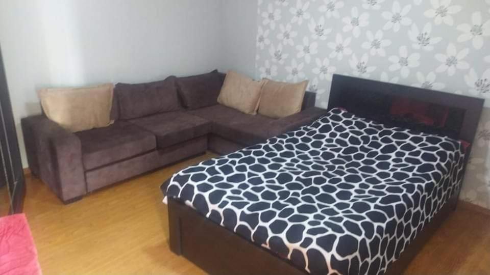 Lana Apartment Тбилиси Екстериор снимка